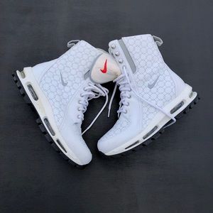 Vintage Nike ACG winter boots